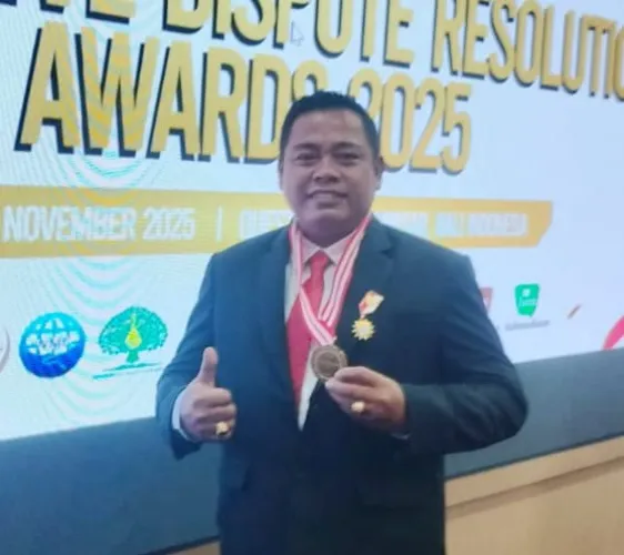 Kembali Sabet  Penghargaan Nasional “Mediator Awards 2025” Kades Desa Sidan dari Dewan Sengketa Indonesia