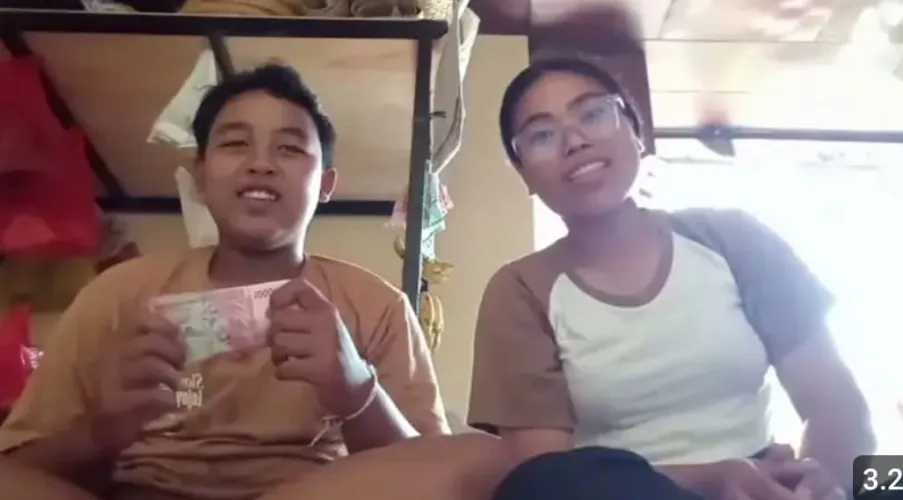 Redaksi Newsyess Berbagi Paket Sembako pada Doa Orang  Anak Yatim Piatu, Cinta dan Putra Asal Sampalan Kelod Klungkung 