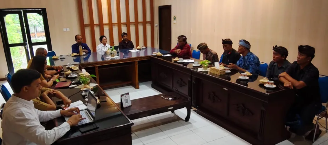 Wakil Ketua DPRD Gianyar, I Made Suteja Tegas Tolak Pemindahan Sampah Serbagita ke Temesi: “Bukan Tempat Pembuangan Regional”