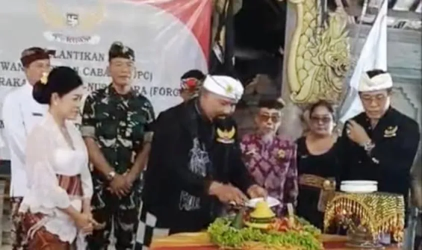 Dari Dunia Akademik ke Panggilan Ngayah untuk Adat dan Bali, Inilah Salah satu Putra Bali  DR. Drs. Arya Bagiastra. 